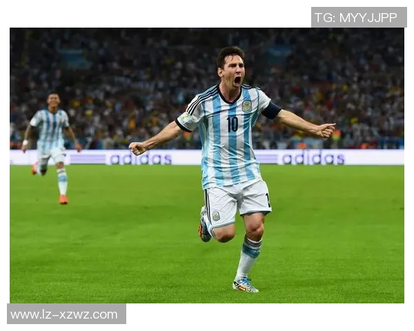 退役8号足球明星的传奇人生与未来发展之路探讨 退役8号足球明星的传奇人生与未来发展之路探讨